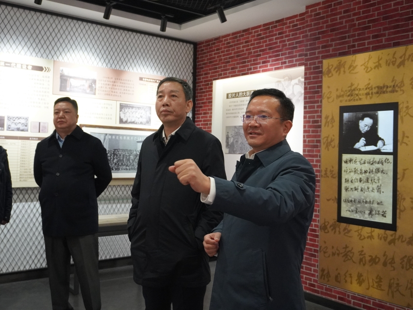 陈鸣波调研中国英国上市公司官网365