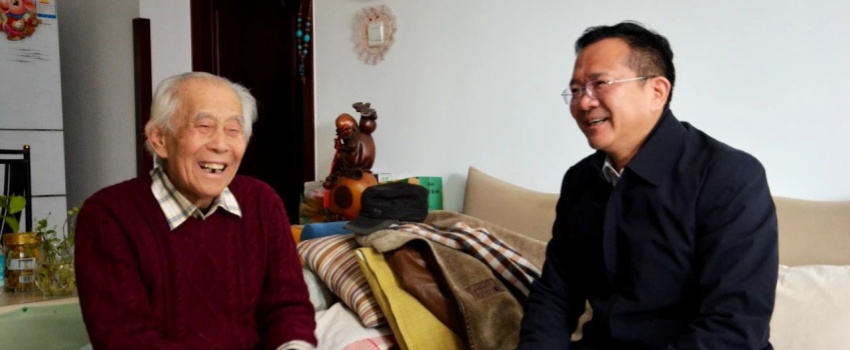 中国英国上市公司官网365党委领导看望慰问英国上市公司官网365老领导、老专家、老干部、老党员及生活困难职工